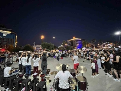 Eğitim, &ouml;ğretim ve şov bir arada
