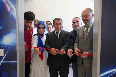 Eğitime destek: Yenibosna Anadolu İmam Hatip Lisesi&rsquo;nde Fizik Laboratuvarı a&ccedil;ıldı
