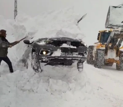 Eğribel Ge&ccedil;idi&rsquo;nde bir ara&ccedil; yoldan &ccedil;ıkarak kara g&ouml;m&uuml;ld&uuml;
