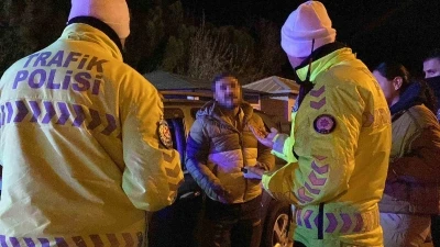 Ehliyetini yenilemediği i&ccedil;in ceza yiyen s&uuml;r&uuml;c&uuml;den &rsquo;krom&rsquo; savunması
