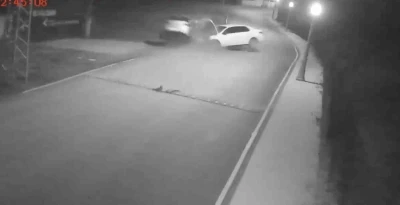 Ehliyetsiz s&uuml;r&uuml;c&uuml; kazaya karışmıştı anların kamera g&ouml;r&uuml;nt&uuml;s&uuml; oraya &ccedil;ıktı
