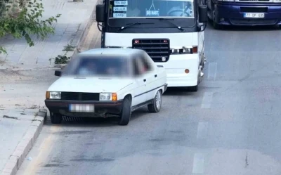 Ehliyetsiz s&uuml;r&uuml;c&uuml;n&uuml;n ka&ccedil;ış planını dron bozdu: Hem s&uuml;r&uuml;c&uuml;ye hem ara&ccedil; sahibine ceza
