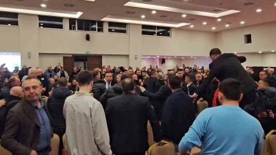 Eirne Şof&ouml;rler Odası se&ccedil;imlerinde gerginlik: Yumruklar konuştu
