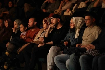 Ekim takvimi &quot;Mükemmel Partner&quot; tiyatrosu ile son buldu
