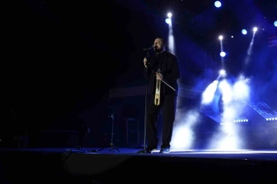 Ekin Uzunlar, Niğde’de unutulmaz bir konser verdi
