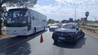 Ekipler hangi kazaya yetişeceğini şaşırdı: 1 kilometrelik mesafede 12 araçlık 4 ayrı zincirleme kaza
