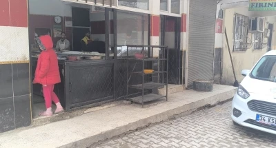 Ekmek fırınındaki g&ouml;r&uuml;nt&uuml; ekipleri harekete ge&ccedil;irdi
