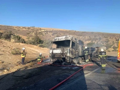 Ekmek teknesi yanan tır sürücüsü göz yaşlarına boğuldu
