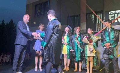 Ekobilim Kolejinden mezunlarına duygu ve coşku dolu uğurlama
