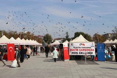 El emeğiyle gönül birliği: Sakarya, Filistin için hayır panayırı kurdu
