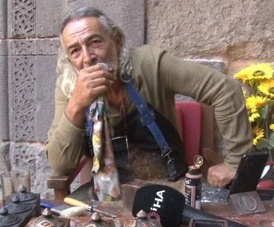 El sanatları ustasından gençlere çağrı: &quot;Dijital ortamlar yerine el becerisi kazanın&quot;
