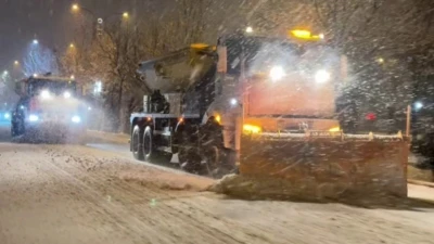 Elazığ Belediyesi, karla m&uuml;cadele &ccedil;alışmalarını s&uuml;rd&uuml;r&uuml;yor
