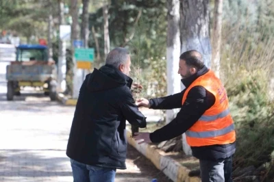 Elazığ Belediyesi&rsquo;nden vatandaşlara &uuml;cretsiz fidan desteği
