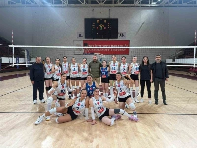 Elazığ Belediyespor Kadın Voleybol Takımı dolu dizgin gidiyor
