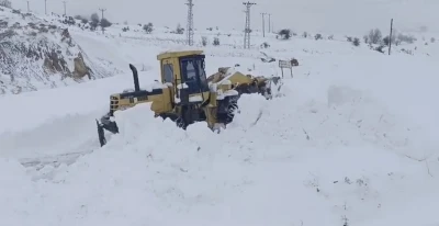 Elazığ&rsquo;da 130 k&ouml;y yolu a&ccedil;ıldı,  207&rsquo;sinde &ccedil;alışmalar s&uuml;r&uuml;yor
