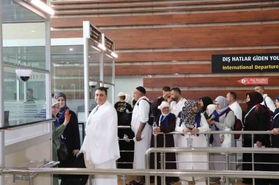Elazığ&rsquo;da 206 kişi umreye uğurlandı
