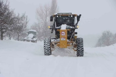 Elazığ&rsquo;da 259 k&ouml;y yolunda &ccedil;alışmalar s&uuml;r&uuml;yor
