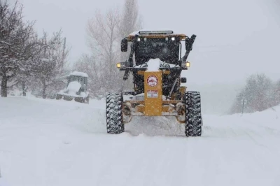 Elazığ&rsquo;da 384 k&ouml;y yolunda &ccedil;alışmalar s&uuml;r&uuml;yor
