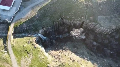 Elazığ&rsquo;da 40 metre y&uuml;kseklikten d&ouml;k&uuml;len şelale keşfedilmeyi bekliyor
