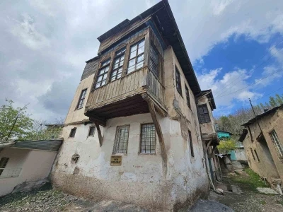 Elazığ&rsquo;da 450 yıllık konak ge&ccedil;mişin izlerini taşıyor
