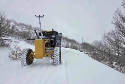 Elazığ&rsquo;da 88 k&ouml;y yolunda &ccedil;alışmalar s&uuml;r&uuml;yor
