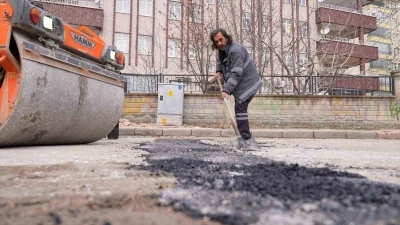 Elazığ&rsquo;da asfalt yama uygulaması s&uuml;r&uuml;yor
