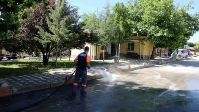 Elazığ&rsquo;da belediye ekiplerinin, temizlik mesaisi s&uuml;r&uuml;yor
