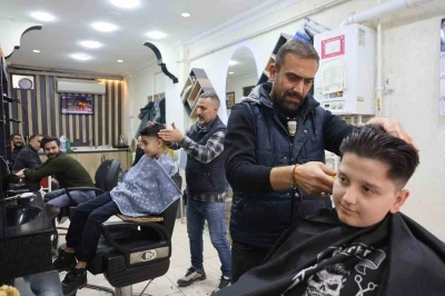Elazığ&rsquo;da berberlerde bayram mesaisi
