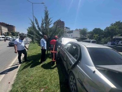 Elazığ&rsquo;da beton mikseriyle otomobil &ccedil;arpıştı: 3 yaralı
