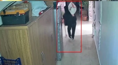 Elazığ&rsquo;da bir hırsız engelli vatandaşın un &ccedil;uvalını &ccedil;aldı
