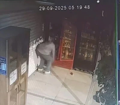 Elazığ’da büfeden hırsızlık kamerada
