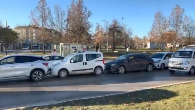 Elazığ&rsquo;da buzlanma zincirleme kazaya neden oldu: 6 ara&ccedil; birbirine girdi
