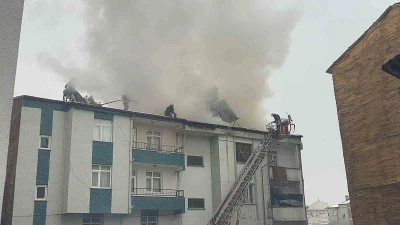 Elazığ&rsquo;da &ccedil;atı yangını
