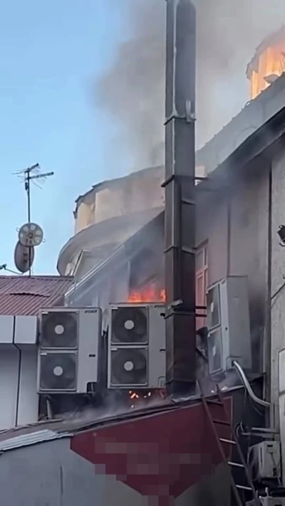 Elazığ’da çatı yangını
