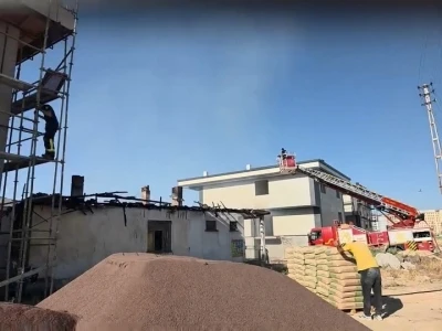Elazığ’da çatı yangını
