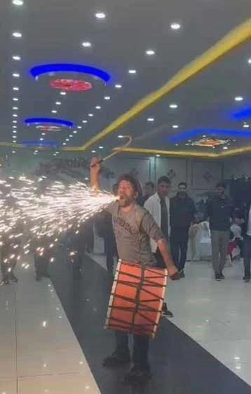 Elazığ’da davulcu, figürleri ile düğünlere renk katıyor
