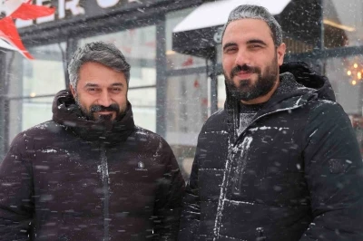 Elazığ&rsquo;da doğaseverin k&ouml;peklerle zor anları dron kamerasında
