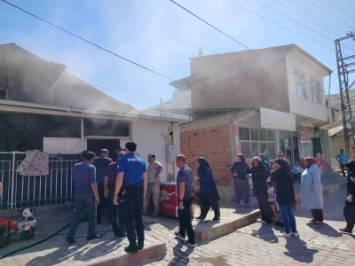 Elazığ&rsquo;da ev yangını
