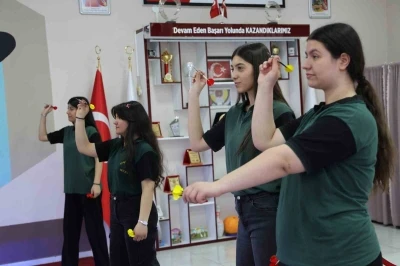 Elazığ&rsquo;da gen&ccedil; kızların dart sporuna ilgisi artıyor
