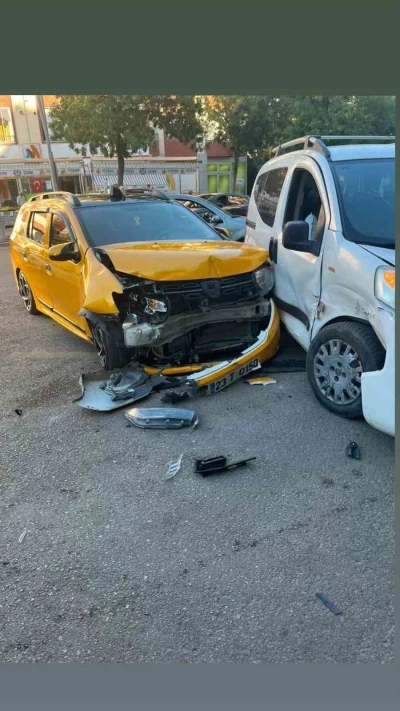 Elazığ&rsquo;da hafif ticari ara&ccedil;lar &ccedil;arpıştı: 1 yaralı
