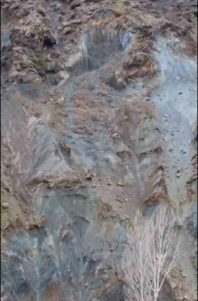Elazığ&rsquo;da heyelan anı kamerada
