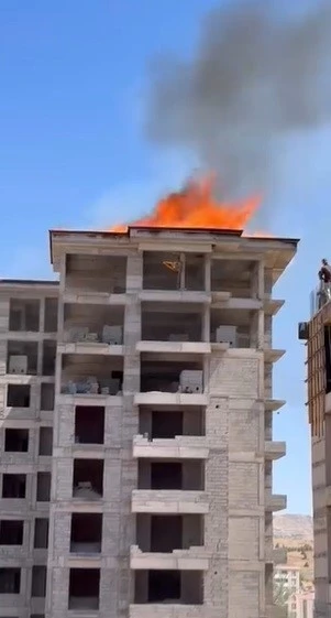 Elazığ’da inşaatta yangın
