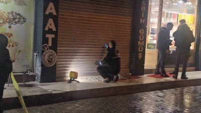 Elazığ&rsquo;da iş yerine silahlı saldırı: Vitrine 9 kurşun isabet etti
