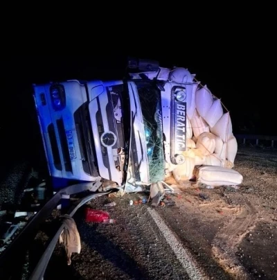 Elazığ’da kamyon devrildi: 1 yaralı
