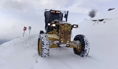 Elazığ&rsquo;da kapalı 320 k&ouml;y yolunda &ccedil;alışmalar s&uuml;r&uuml;yor
