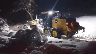 Elazığ&rsquo;da kapalı k&ouml;y yollarında kar temizleme &ccedil;alışmaları s&uuml;r&uuml;yor
