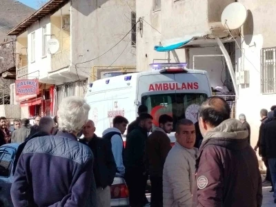 Elazığ&rsquo;da kayınpeder dehşeti: Tartıştığı damadını bı&ccedil;akla ağır yaraladı
