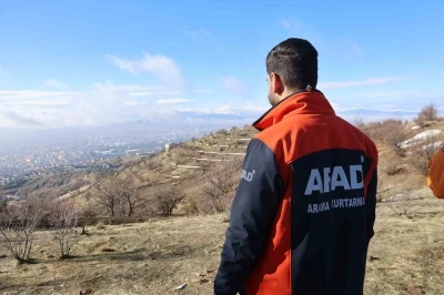 Elazığ&rsquo;da kayıp yaşlı adamı arama &ccedil;alışmaları s&uuml;r&uuml;yor
