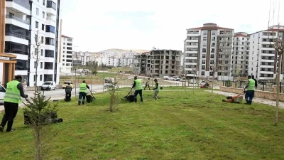 Elazığ&rsquo;da kent genelinde yeşil alan &ccedil;alışmaları s&uuml;r&uuml;yor
