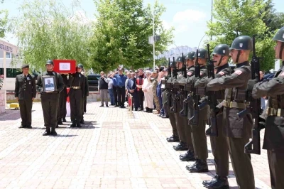 Elazığ&rsquo;da Kıbrıs Gazisi Acar son yolculuğuna uğurlandı
